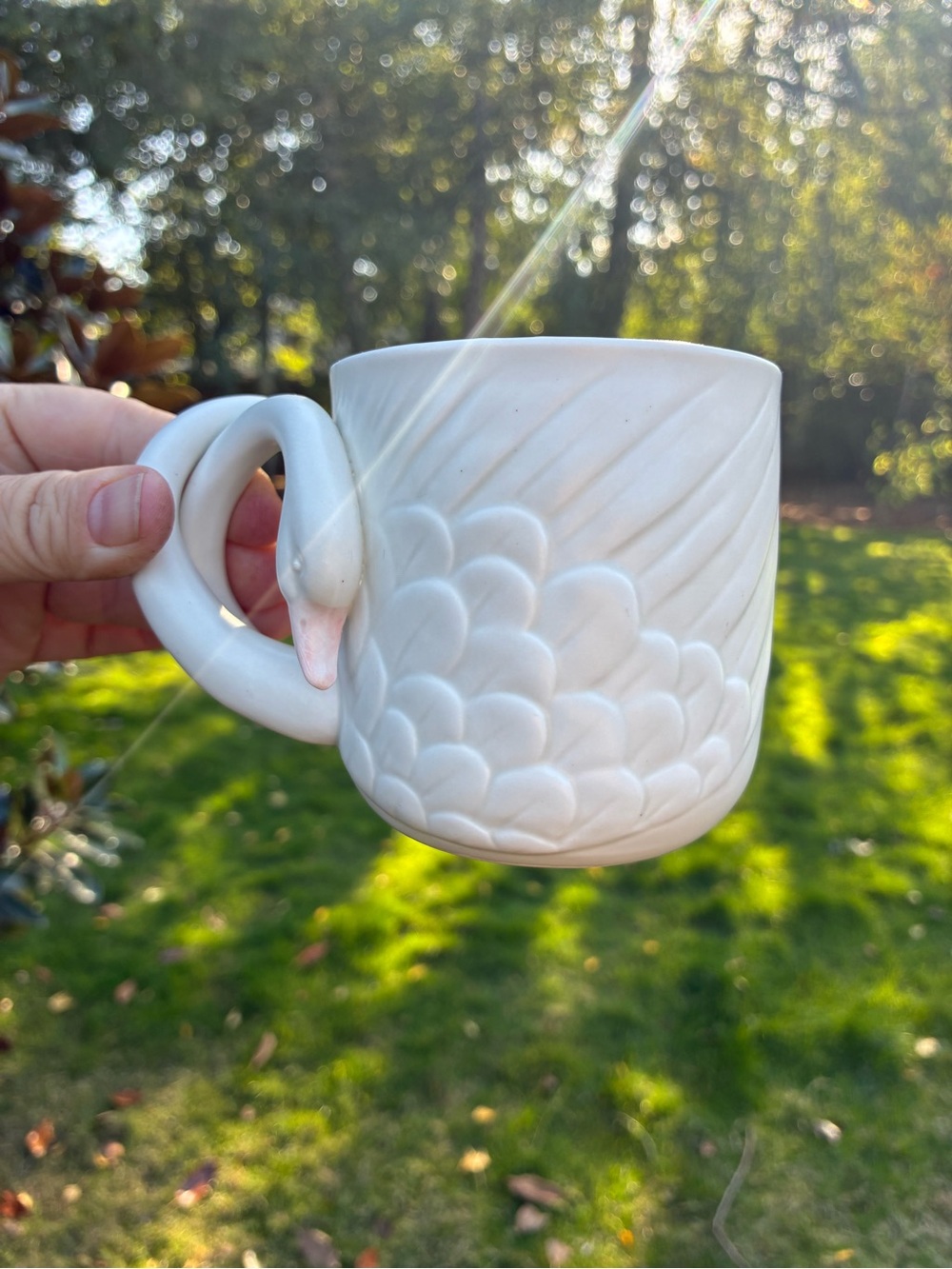 Fitz and Floyd White Ceramic Swan Mug  Sculpted Feather Detail MCMLXXXIII